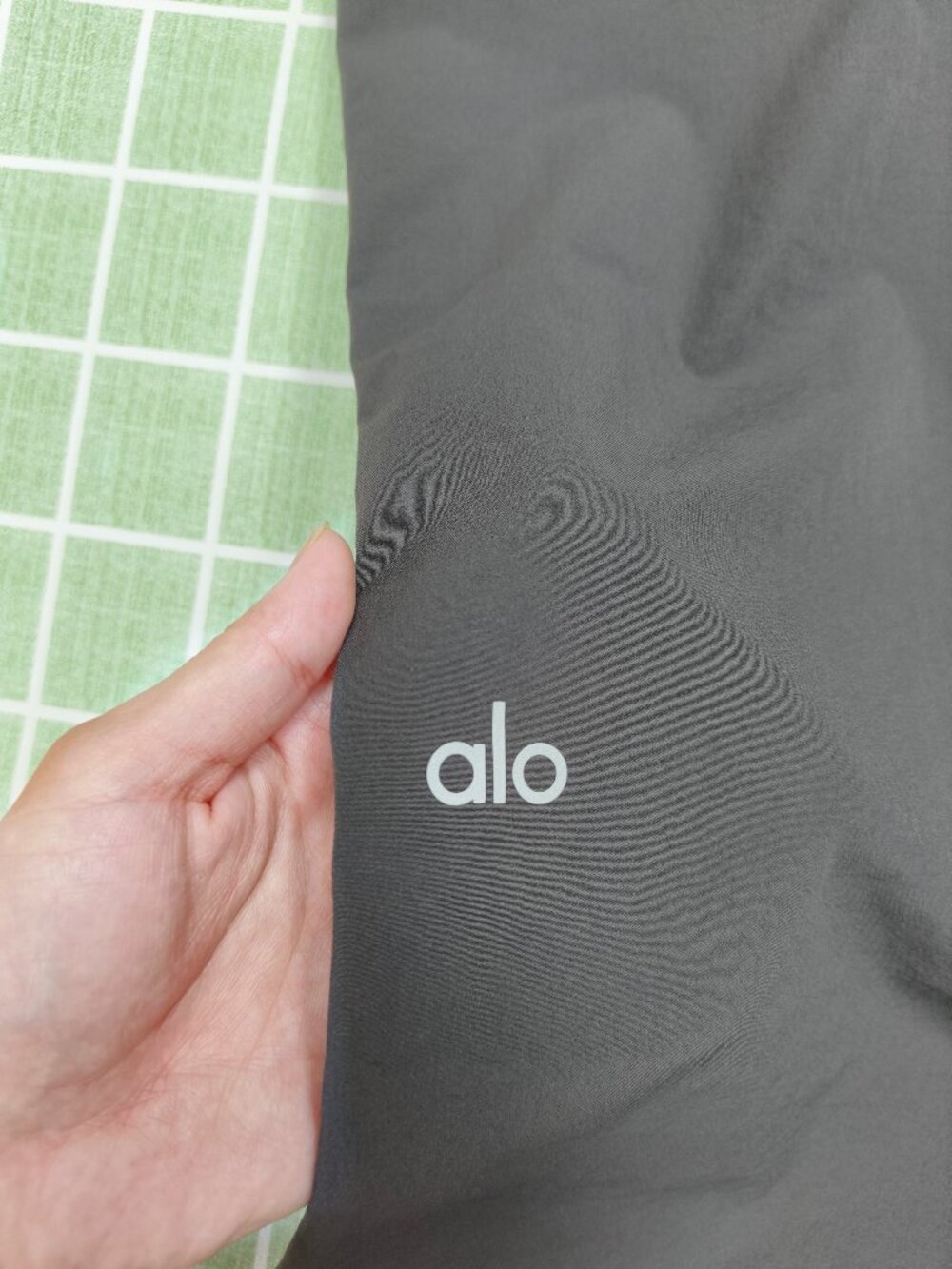 Deep Gray Regular Alo Yoga Trouser Women's ✨/ smoke-free households🥰 - Picture 6 of 9